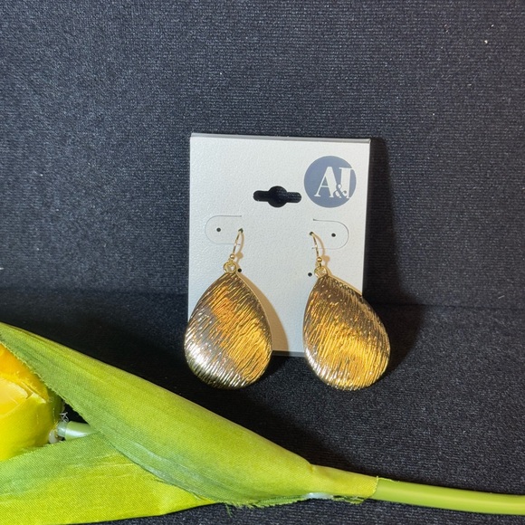 A&I Gold Tone Textured Tear Drop Earrings 1.75inch approx - Picture 4 of 9